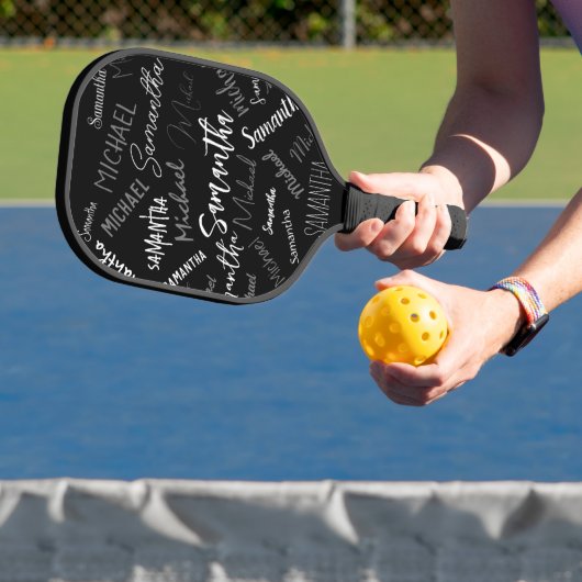 Twee namen koppel monogram zwart grijs wit pickleball paddle (Insitu)