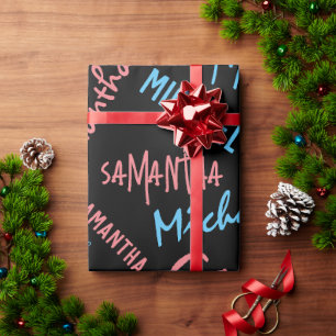 Twee namen stellen zich op monogram blauw lichtroz cadeaupapier