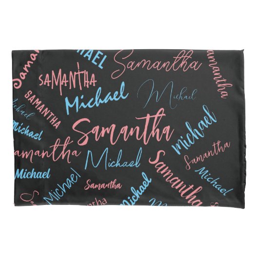 Twee namen stellen zich op monogram blauw lichtroz kussensloop (Voorkant)