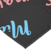 Twee namen stellen zich op monogram blauw lichtroz tafelkleed (Gekanteld)