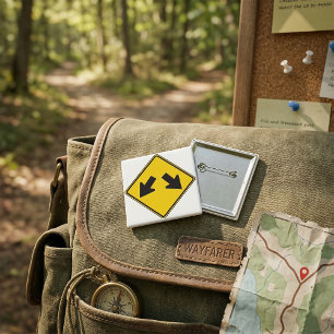 Twee Neerwaartse Pijlen Waarschuwingswegbord Vierkante Button 5,1 Cm