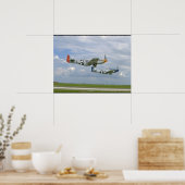 Twee P51-mosterdschappen vliegen door._WWII-vliegt Poster (Keuken)