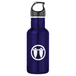 Twee parallelle krukken in een cirkel waterfles 