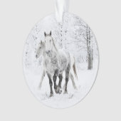 Twee Percheron Mares rennen in Snow Ornament (voorkant)