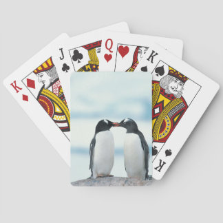 Twee pinguïns die de pieken aanraken pokerkaarten