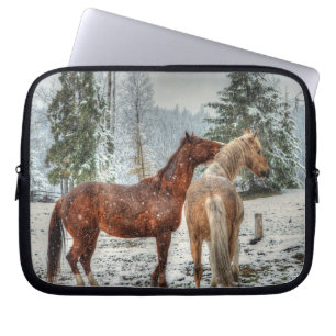 Twee Ranch Paarden Spelen In Sneeuw Equine Foto 4 Laptop Sleeve
