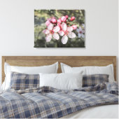 Twee roze bloesems die uitkomen. canvas afdruk (Insitu (Slaapkamer))