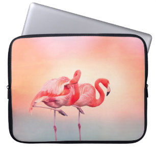 Twee roze flamingos in het water bij sunsetflaming laptop sleeve
