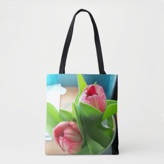 twee roze tulpen op een all-over gedrukte canvas t draagtas (Voorkant)