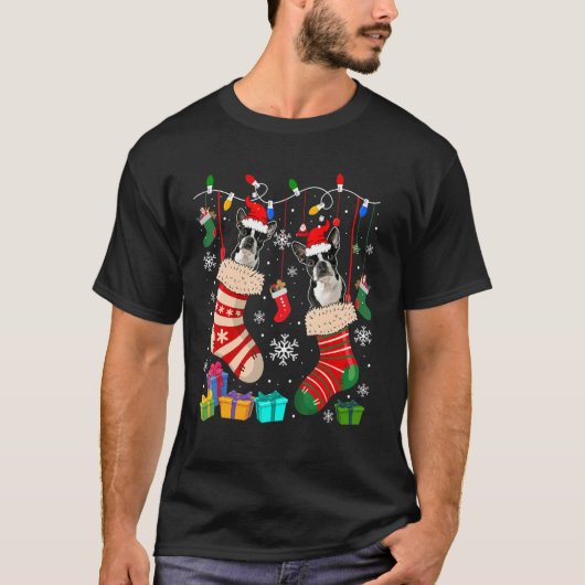 Twee Santa Boston Terrier Dogs in kerstSokken T-shirt (Voorkant)