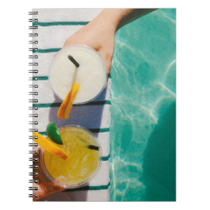 Twee sap-bekertjes notitieboek