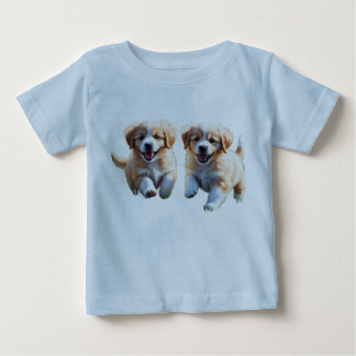Twee schattige puppy's die spelen