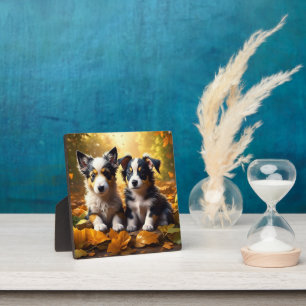 Twee Schattigee Puppies spelen in herfst bladeren Fotoplaat