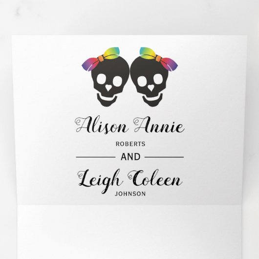 Twee schedelbries kleurrijke confetti lesbische br drieluik uitnodiging (Binnenzijde eerst)