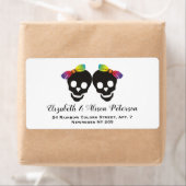 Twee schedelbruinen regenboogkleuren lesbische bru etiket (Insitu)