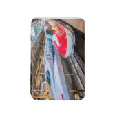 Twee Shinkansen op het Tokyo-station Badmat (Voorkant Verticaal)