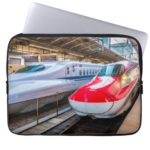 Twee Shinkansen op het Tokyo-station Laptop Sleeve