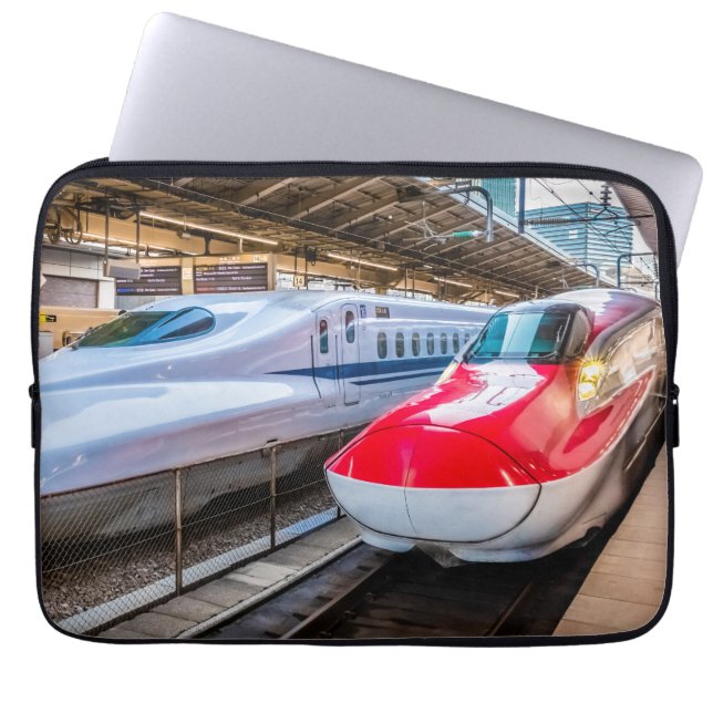 Twee Shinkansen op het Tokyo-station Laptop Sleeve (Voorkant)
