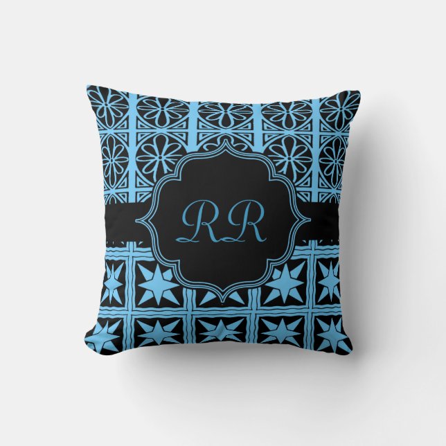 Twee sided Monogram Pillow Blue en Black Kussen (Voorkant)