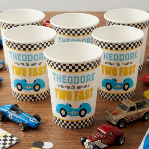 Twee Snel Ren Auto 2de Verjaardagsfeestje Papieren Bekers