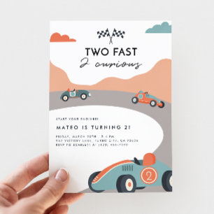 Twee snelle 2 nieuwsgierige retro race auto 2e ver kaart