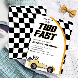 Twee snelle gele raceauto verjaardagsfeest uitnodi kaart