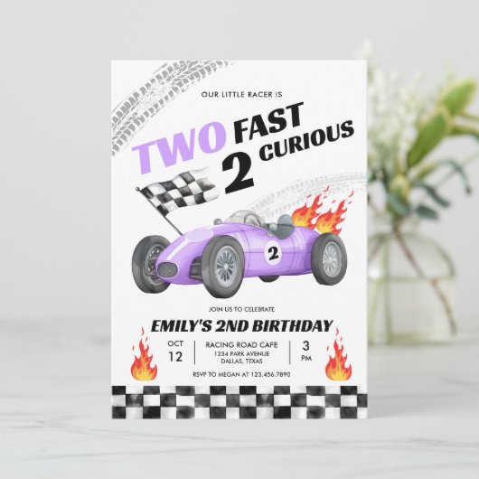 Twee snelle race Paarse auto 2e race meisje verjaa Kaart (Staand voorkant)