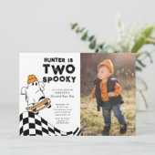 Twee Spooky Dude verjaardagsuitnodiging Kaart (Staand voorkant)