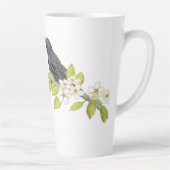 Twee spreeuwen op een bloeiende tak in de lente latte mok (Rechts)