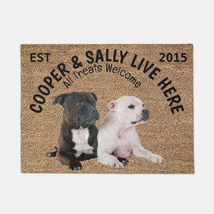 Twee Staffordshire Bull Terriers gepersonaliseerd Deurmat