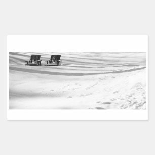 Twee stoelen begraven in sneeuw rechthoekige sticker
