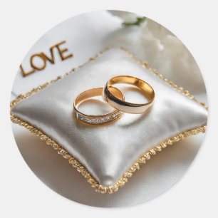 Twee trouwringen op een wit kussen ronde sticker