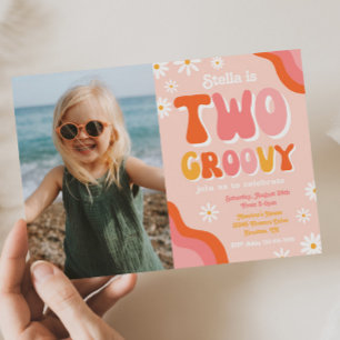Twee uitnodigingen voor de geboorte van Groovy U