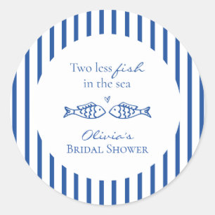 Twee vissen minder in de zee kust bruidsdouche ronde sticker