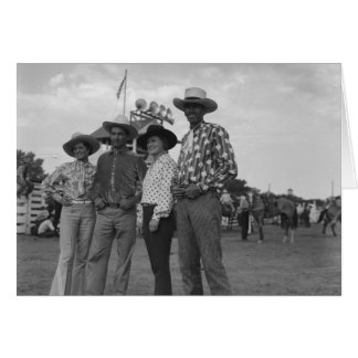Twee vrouwen en twee mannen op een rodeo.