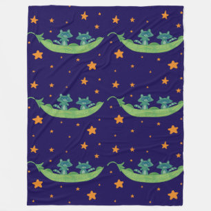 Twee wasberen in een erwtenpeul Whimsical Folk A Fleece Deken