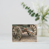 Twee wielen van een Westerne wagen Visitekaartje (Staand voorkant)