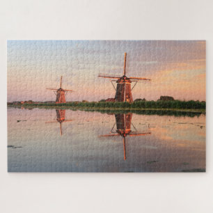Twee windmolens met bezinning bij zonsondergang legpuzzel