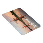 Twee windmolens met reflectie bij zonsondergang magneet (Rechterzijde)