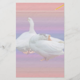 twee witte ganzen tegen fancy achtergrond briefpapier