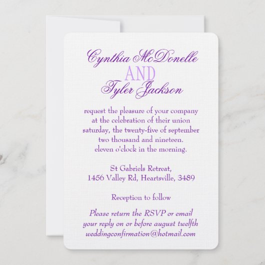 Twee witte liefdesvogels paarse bruiloft uitnodige kaart (Achterkant)