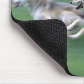 Twee wolven in bergweide muismat (Hoek)