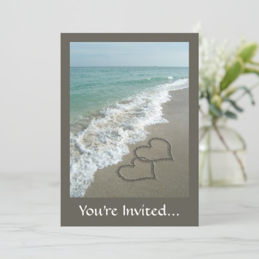 Twee zandharten op het strand, romantische oceaan kaart (Staand voorkant)