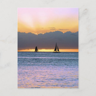 Twee zeilboten in een Waikiki Sunset Briefkaart