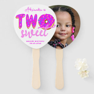 Twee zoete donut 2de verjaardag roze meisje foto a handwaaier