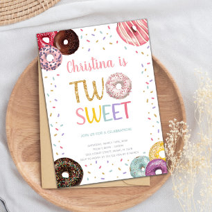 Twee zoete kleuren donut Birthday-uitnodigingen Kaart