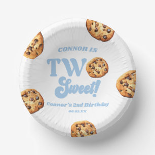 Twee zoete koekjes en melk 2e verjaardagsfeest papieren kommen