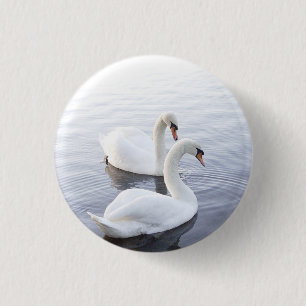 Twee zwemmen op het Tranquil Lake Ronde Button 3,2 Cm