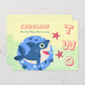 Tweede verjaardag schattig baby haai oceaan geel g uitnodiging briefkaart (Voorkant / Achterkant)