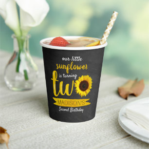 Tweede verjaardag van de kleine zonnebloem papieren bekers